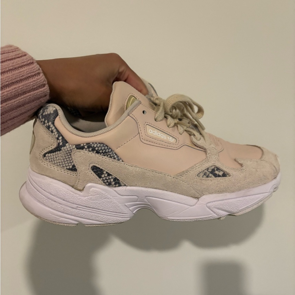 Women’s size 10 Adidas falcon sneakers